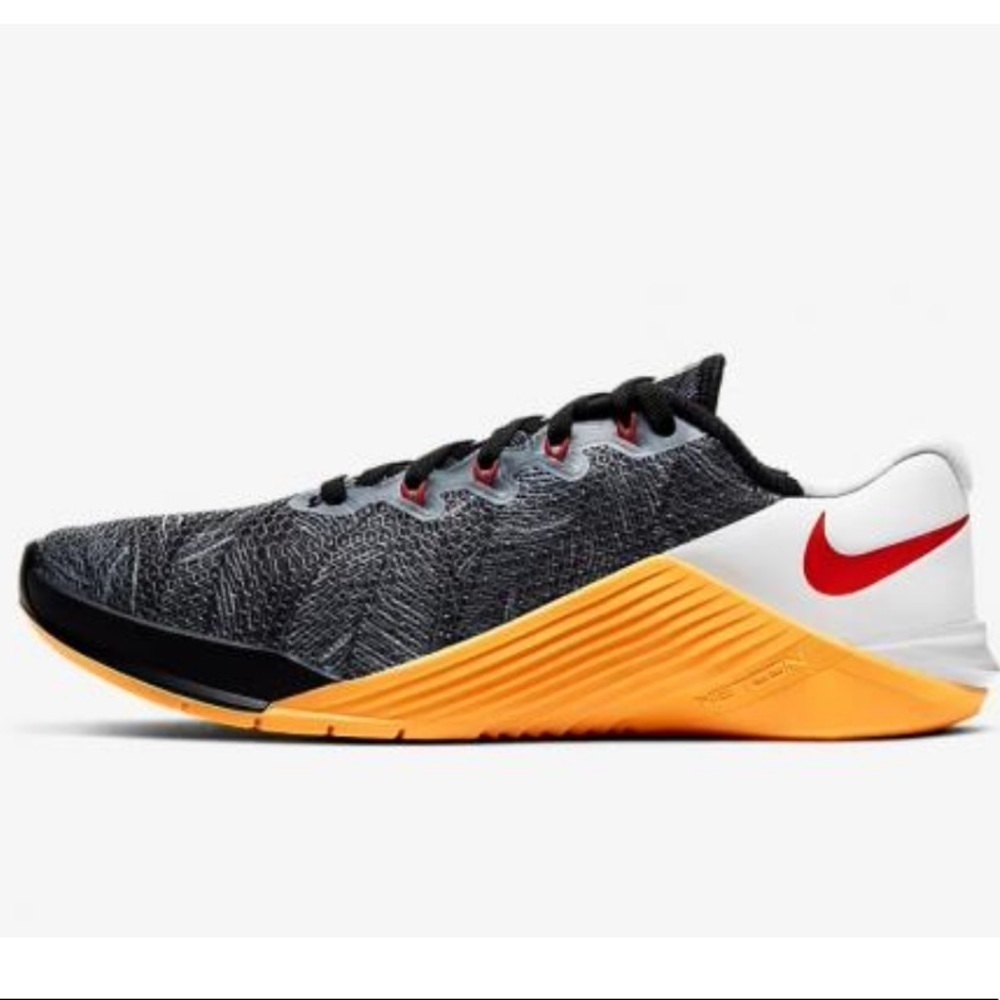 Nike Metcon 5 Orange Black laser Women’s size 6